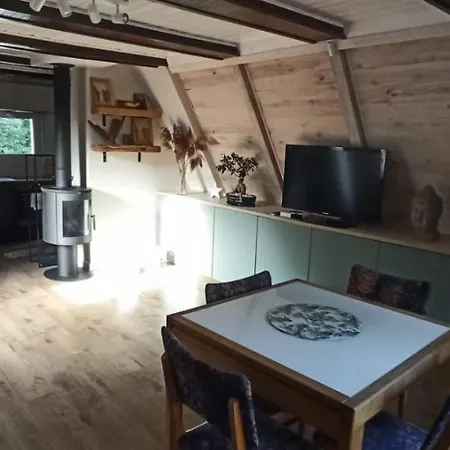 Uroczy Letniskowy Nad Jeziorem Bozepole Krolewskie